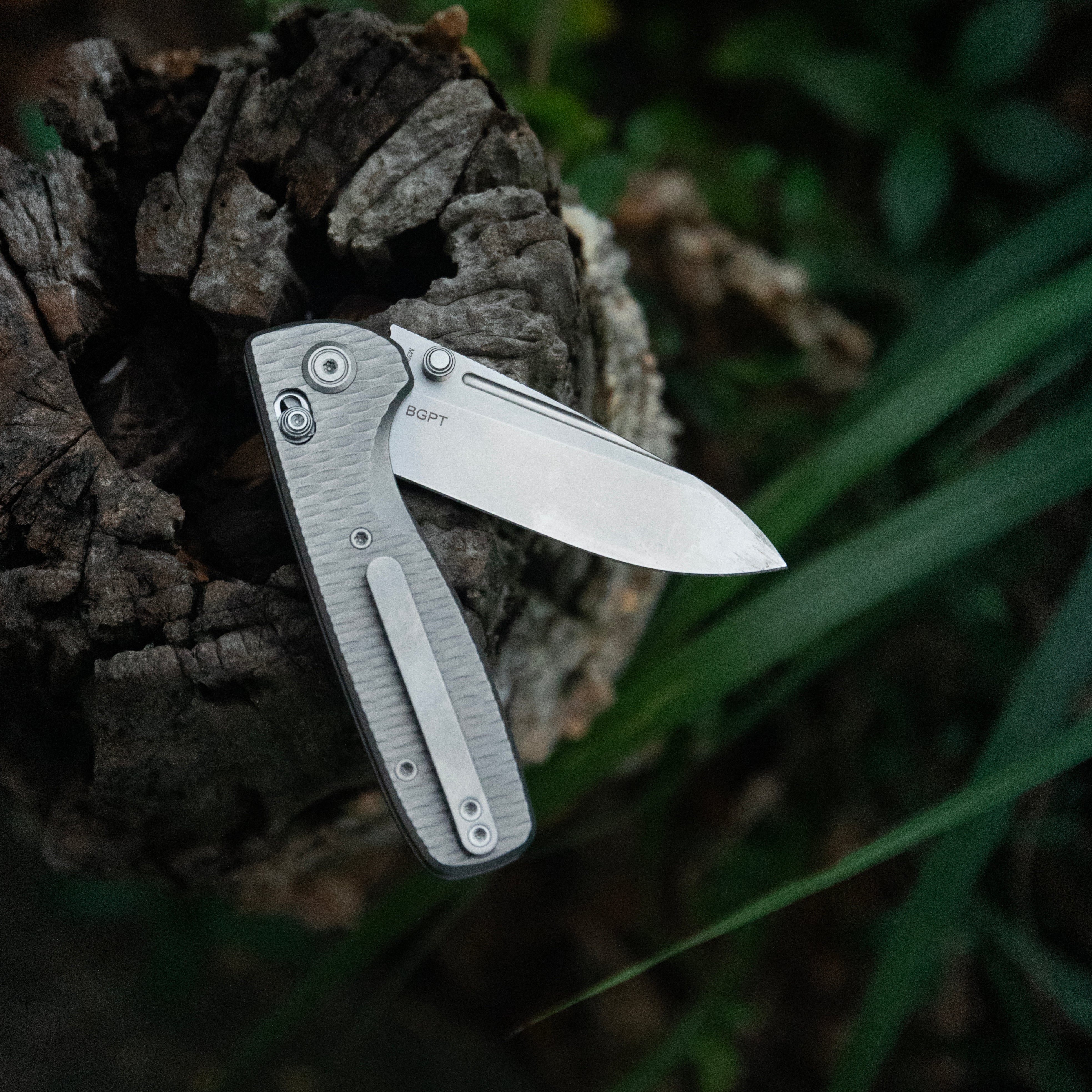 KB Bluff Folding Knife Regular DLC Ti w/ Fish Scales Milling Handle 3.19" Belt Satin DLC S35VN Blade KB383E