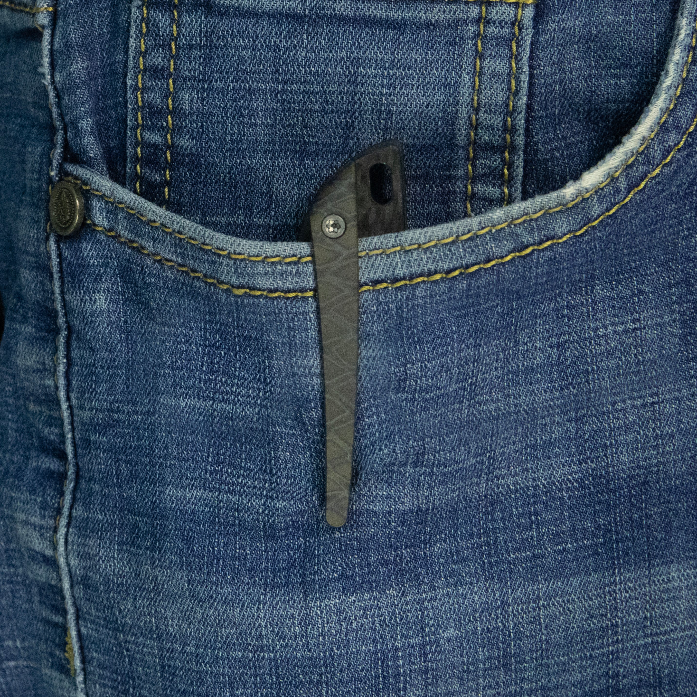 KB Spike Folding Knife Flame Ano Titanium with Twill CF inlay 3.11'' Beadblast M390 Blade KB406B