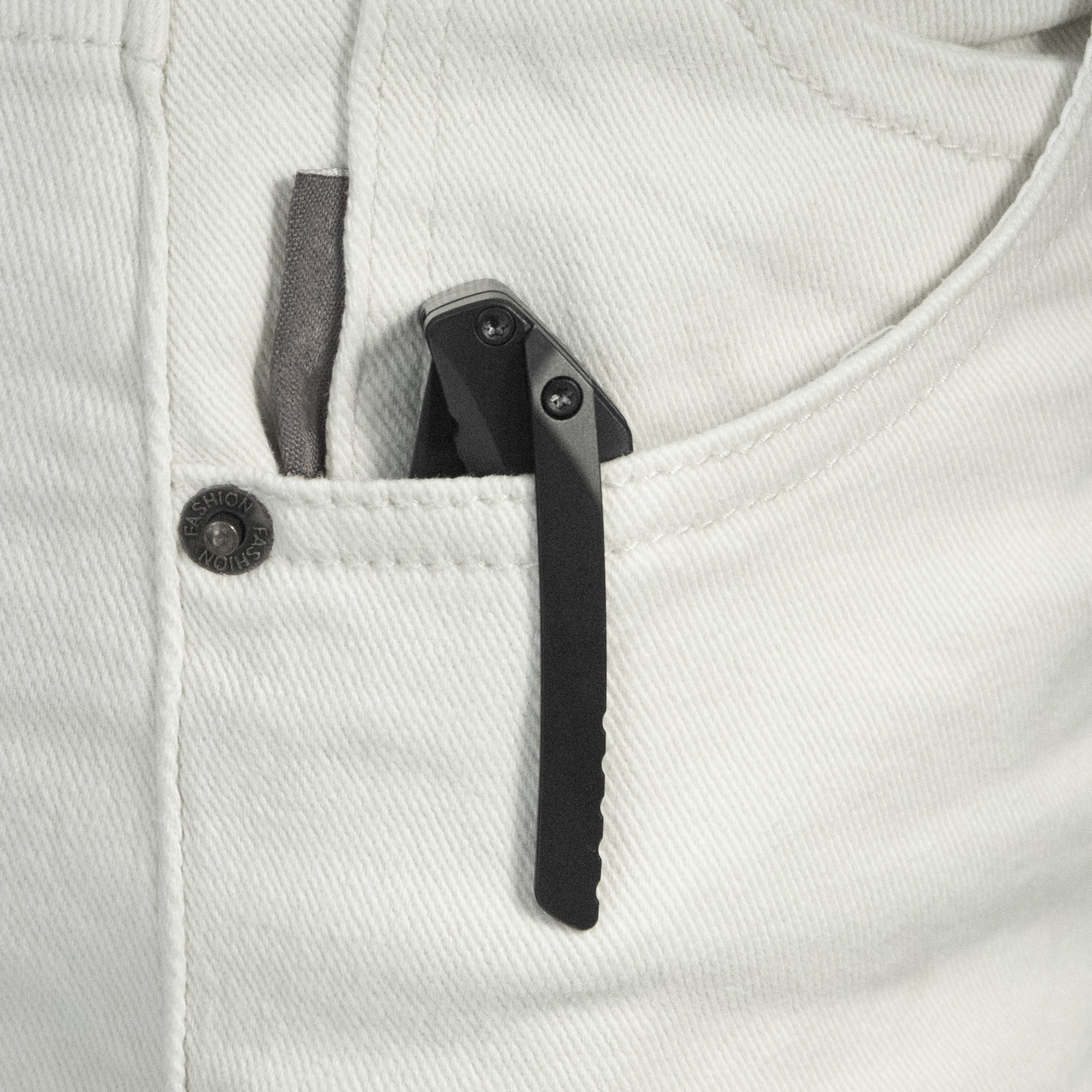 KB Zazoo Folding Knife Regular DLC Titanium Handle 3.70'' Regular DLC M390 Blade KB389C