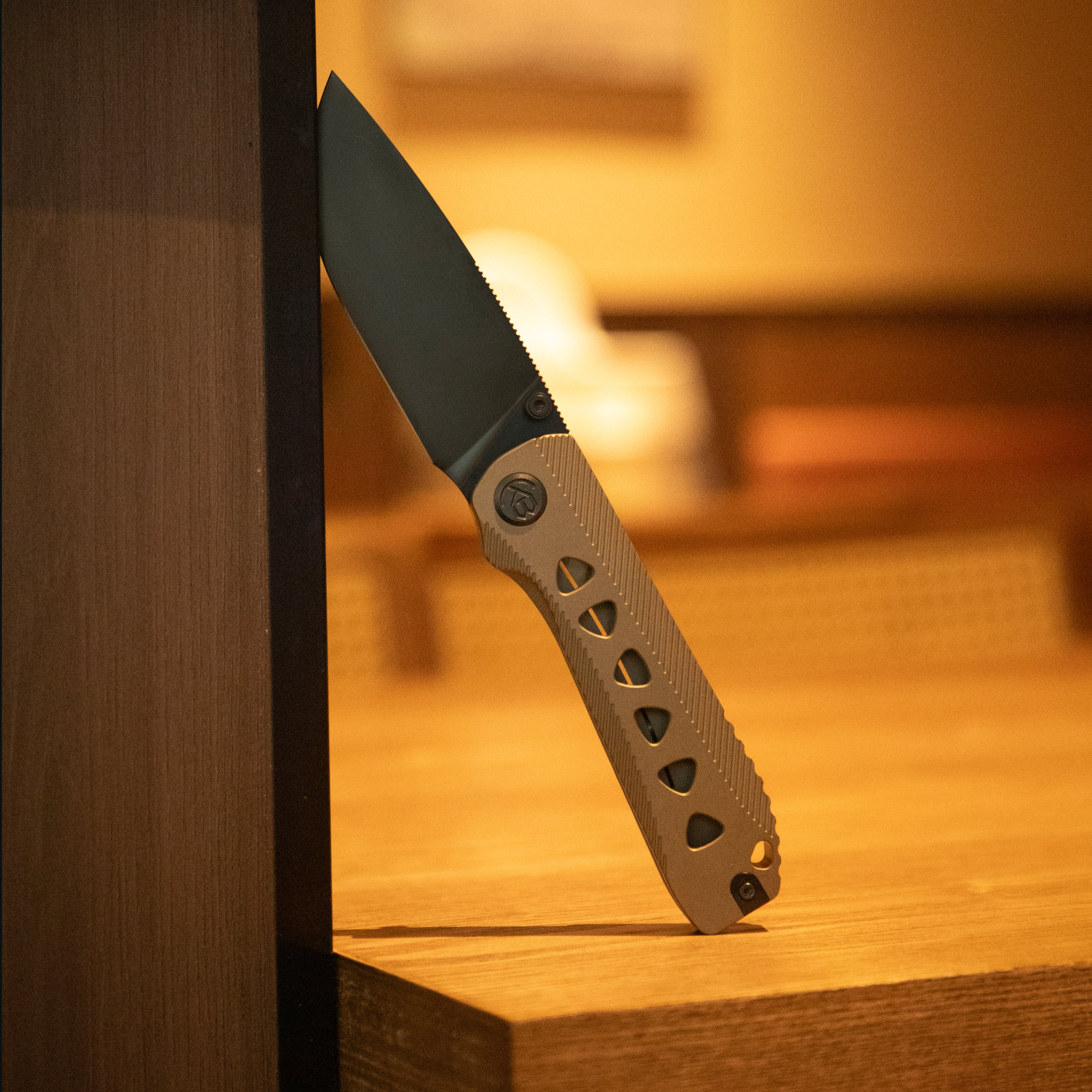KB Zephyr Tactical Folding Knife Regular DLC Integral Titanium Handle 4.65" Regular DLC M390 KB470C
